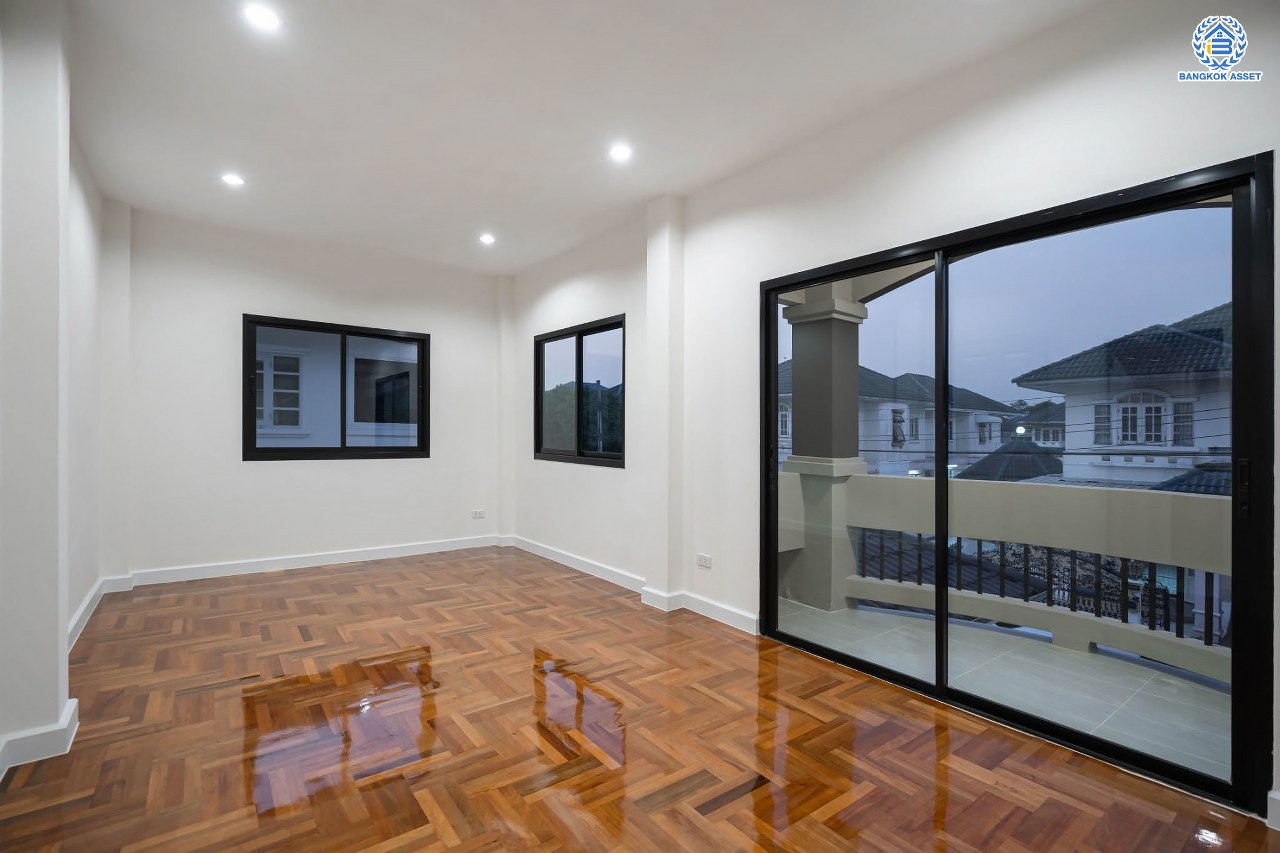 บ้านมือสองตกแต่งใหม่ โครงการ มณีรินทร์ รัตนาธิเบศร์ แบรนด์ Property Perfect เนื้อที่ 54.2 ตร.ว. ฟังก์ชัน 3 ห้องนอน 2 ห้องน้ำ จอดรถได้ 2 คัน บนทำเลศักยภาพ เชื่อมต่อทั้ง ถนนรัตนาธิเบศร์ และถนนราชพฤกษ์ ใจกลาง 2 เซ็นทรัลฯ ใกล้ทางด่วน "งามวงศ์วาน" และรถไฟฟ้า "สถานีบางรักน้อยท่าอิฐ"